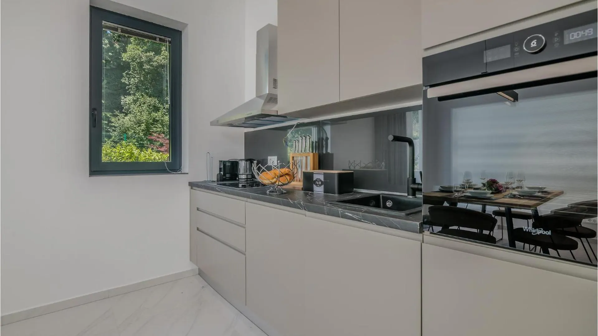 Awesome Home In Icici With Kitchenette
